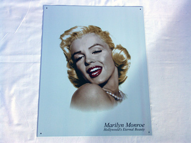 Plåtskylt: Marilyn Monroe Hollywood's Eternal Beau